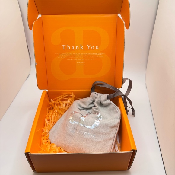 Alicia Bonnie - Emerald green / Gold earrings- NWT - giftable - Picture 3 of 8